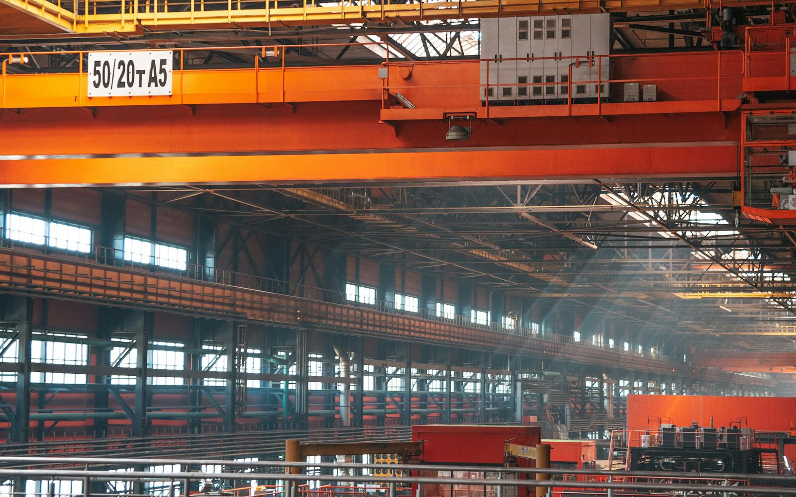 Industrial hall with overhead cranes